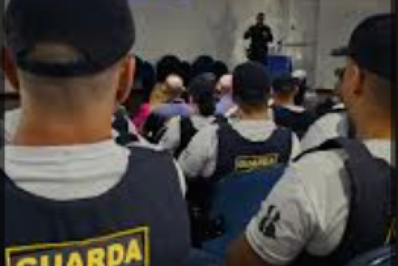 Aplicativo com bot&atilde;o de p&acirc;nico e monitoramento em tempo real para ajudar na seguran&ccedil;a