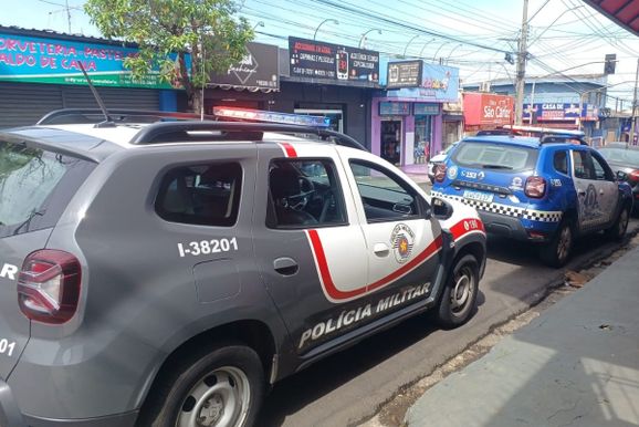 Opera&ccedil;&atilde;o fiscaliza lojas de celulares no Santa Fel&iacute;cia contra recepta&ccedil;&atilde;o