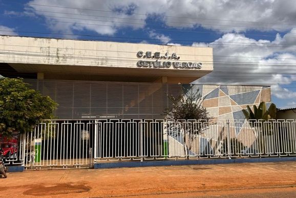 EJA abre novas oportunidades de estudo para jovens e adultos em S&atilde;o Miguel