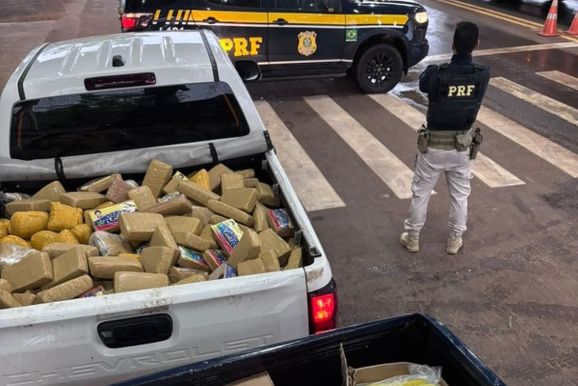 Carreta com quase meia tonelada de drogas &eacute; interceptada pela PRF na BR-364
