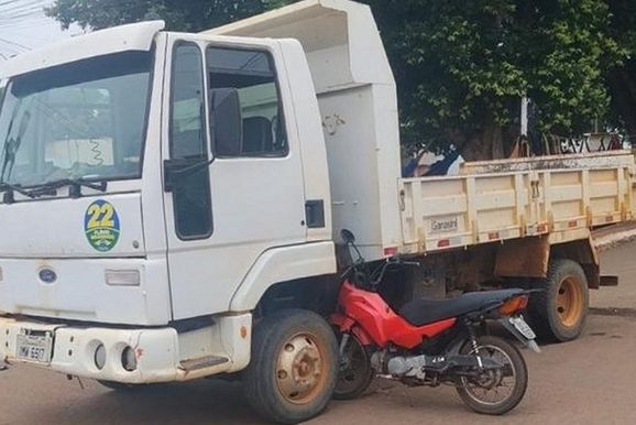 Colis&atilde;o entre caminh&atilde;o e motocicleta mobiliza socorro m&eacute;dico em Costa Marques
