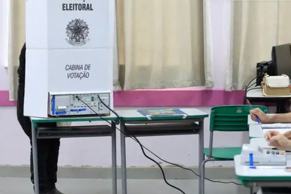 Eleitora &eacute; suspeita de filmar voto e postar imagens em Seringueiras