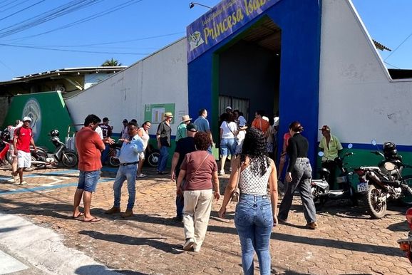 S&atilde;o Miguel do Guapor&eacute; registra manh&atilde; movimentada nos locais de vota&ccedil;&atilde;o neste domingo