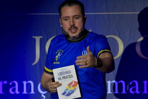 H&aacute;bitos moldam o futuro mais do que sonhos, afirma especialista em lideran&ccedil;a