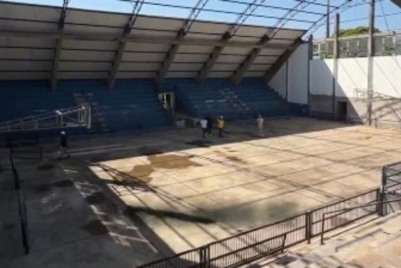Gin&aacute;sio do Centro Esportivo de Sumar&eacute; tem obras retomadas, anuncia prefeito