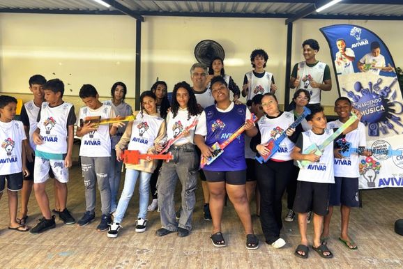 Oficinas de Luthieria do Projeto &ldquo;Nascendo para M&uacute;sica&rdquo; seguem sendo sucesso em Sumar&eacute;!