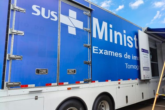 Secret&aacute;rio-executivo do Minist&eacute;rio da Sa&uacute;de visita carreta de exames neste s&aacute;bado
