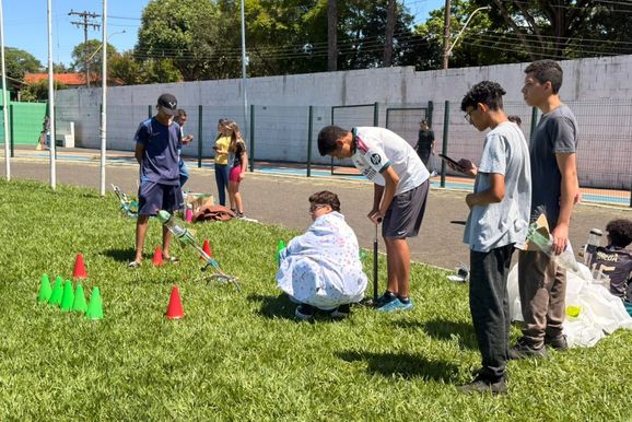 A URE de Sumar&eacute; realiza a competi&ccedil;&atilde;o - fase regional - de lan&ccedil;amento de foguetes
