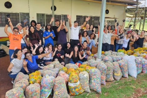 Mutir&atilde;o separa mais de 700 kg de tampinhas para ajudar animais em Sumar&eacute;