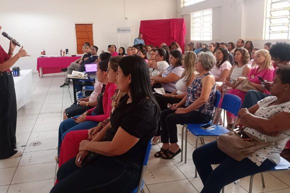 Outubro Rosa re&uacute;ne 150 profissionais da Sa&uacute;de em palestra em Sumar&eacute;