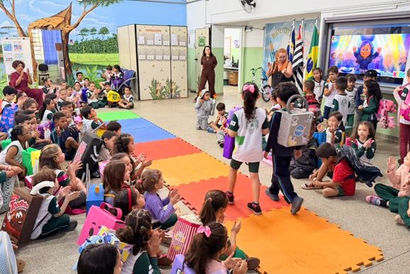 Semana da Crian&ccedil;a leva brincadeiras e merenda especial &agrave;s 40 escolas de Sumar&eacute;