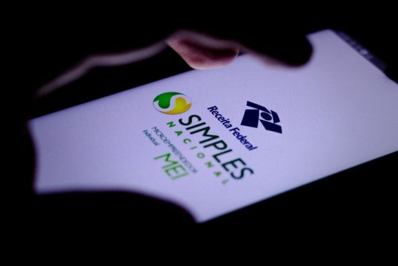Simples Nacional: pequenos neg&oacute;cios t&ecirc;m at&eacute; 15 de outubro para optar pelo regime em 2027