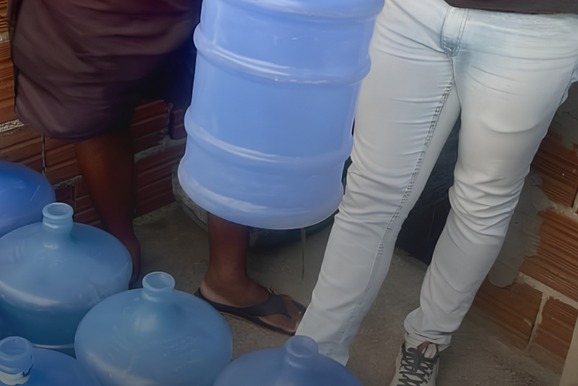 Opera&ccedil;&atilde;o conjunta fecha f&aacute;brica clandestina e prende suspeito por falsifica&ccedil;&atilde;o de &aacute;gua 
