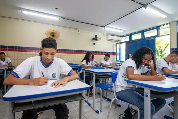 Rede estadual abre prazo para transfer&ecirc;ncias de estudantes para o ano letivo de 2027
