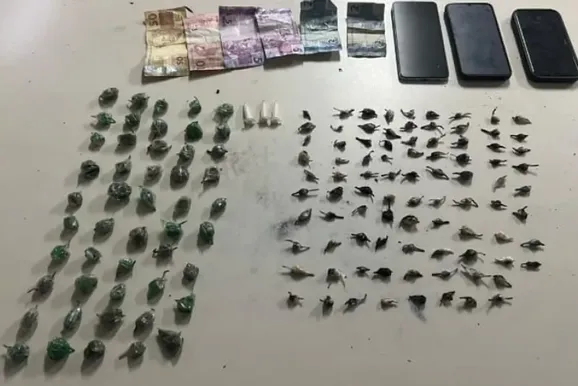 PM apreende maconha, crack e coca&iacute;na durante a&ccedil;&atilde;o contra o tr&aacute;fico em Surubim