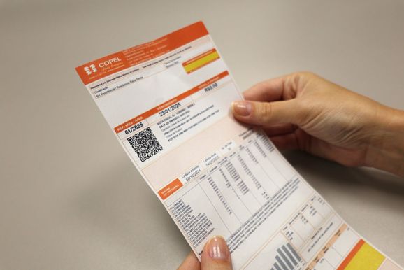 Programa garante eletricidade gratuita para 205 mil fam&iacute;lias no Paran&aacute; em maio