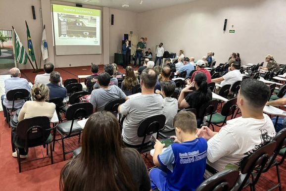 Comunidade participa de reuni&atilde;o sobre reurbaniza&ccedil;&atilde;o e ponte estaiada