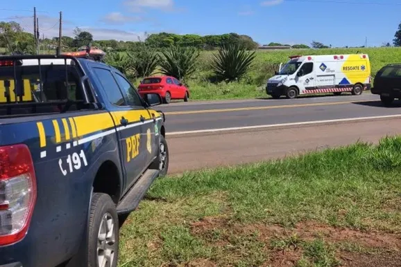Homem de 69 anos fica ferido ap&oacute;s acidente entre carro e motocicleta na BR-163