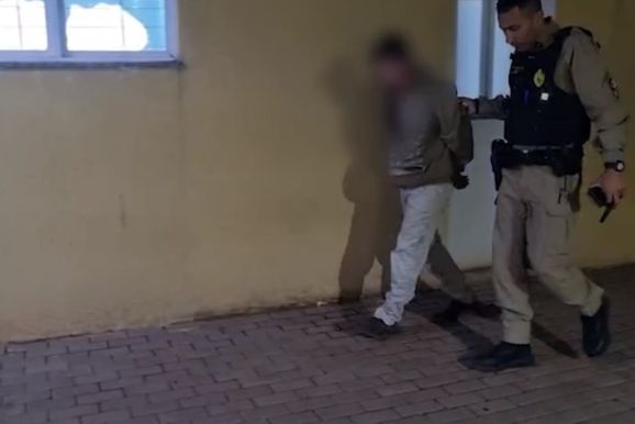 Homem &eacute; preso ap&oacute;s invadir casa e estuprar jovem na frente do filho de quatro anos