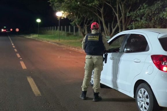Opera&ccedil;&atilde;o Lei Seca fiscaliza 62 ve&iacute;culos e aplica 39 autua&ccedil;&otilde;es na regi&atilde;o