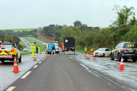 Pe&ccedil;a cai de caminh&atilde;o e provoca acidente pr&oacute;ximo a Sede Alvorada