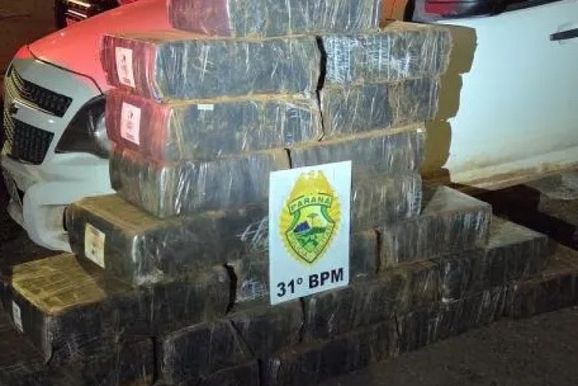 PM apreende mais de meia tonelada de maconha, arma e prende suspeitos