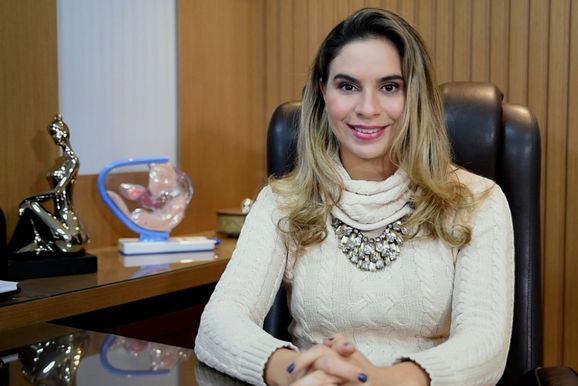 Conhece os sintomas da endometriose? Ginecologista fala sobre sinais da doença