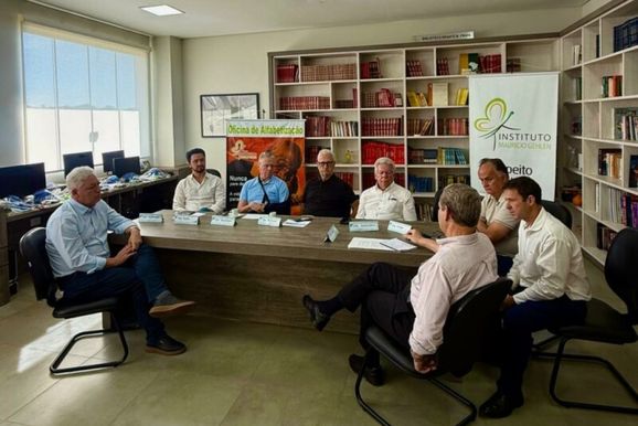 Scanavaca representa Umuarama em reuni&atilde;o de prefeitos sobre solu&ccedil;&otilde;es regionais