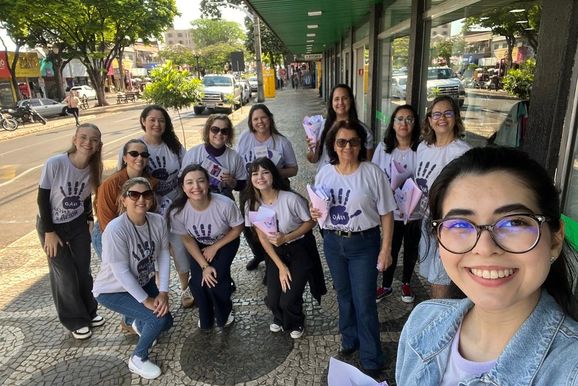 A&ccedil;&atilde;o leva informa&ccedil;&atilde;o sobre viol&ecirc;ncia contra a mulher ao com&eacute;rcio de Umuarama