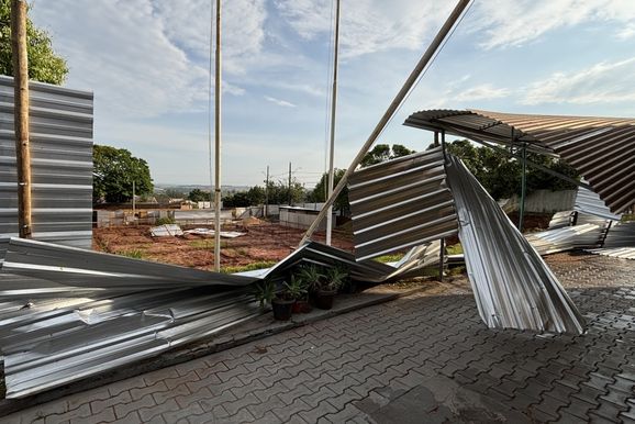 Copel confirma milhares de consumidores sem energia ap&oacute;s temporal na regi&atilde;o de Umuarama