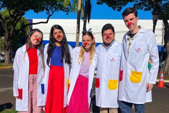 Estudantes de Medicina da Unipar participam do McDia Feliz em prol da Uopeccan