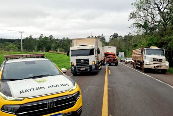 Feridos s&atilde;o encaminhados ao Cemil ap&oacute;s sucess&atilde;o de colis&otilde;es na PR-323, em Umuarama