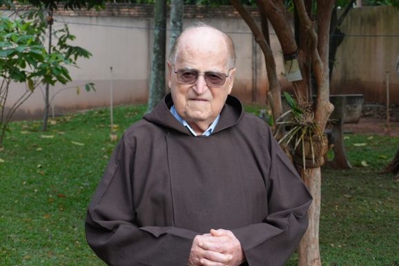 Frei Clemente Vendramim, frade capuchinho mais idoso do Brasil, completa 103 anos