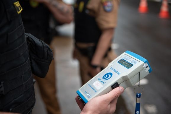 Homem &eacute; preso ap&oacute;s ser flagrado dirigindo embriagado e sem habilita&ccedil;&atilde;o em Tapejara