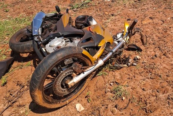 Motociclista e passageiro ficam gravemente feridos em acidente na PR-468