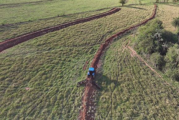 Prefeitura de Umuarama refor&ccedil;a a&ccedil;&otilde;es de conserva&ccedil;&atilde;o do solo na APA do Rio Piava