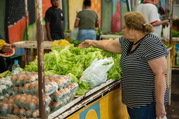 Umuarama tem a maior queda nos pre&ccedil;os de alimentos entre cidades do Paran&aacute;