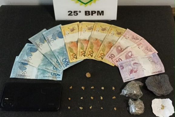 Casal &eacute; preso por tr&aacute;fico de drogas e idoso &eacute; autuado na antiga rodovi&aacute;ria de Umuarama