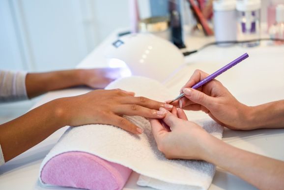 Com in&iacute;cio na ter&ccedil;a-feira, Senac Umuarama divulga &uacute;ltimas vagas para curso 'Unhas de Gel'
