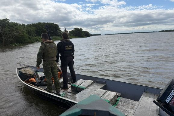Em a&ccedil;&atilde;o conjunta, BPFron e Pol&iacute;cia Federal apreendem 723 quilos de maconha em Alt&ocirc;nia