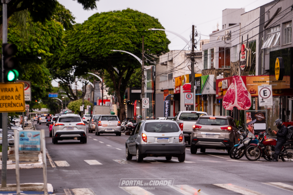 Prefeitura de Umuarama come&ccedil;a a instalar novos radares em diversos pontos da cidade