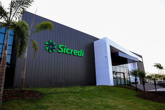 Sicredi Vale do Piquiri Abcd PR/SP alcan&ccedil;a a marca de 300 mil associados
