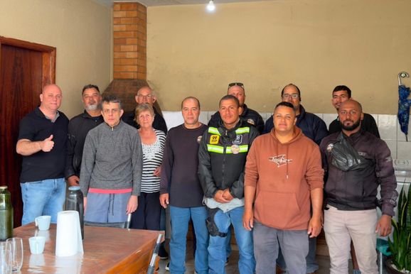 Umuarama formaliza sua primeira associa&ccedil;&atilde;o regulamentada de motoboys e motogirls