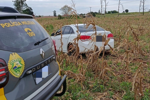 Ve&iacute;culo furtado em Umuarama &eacute; encontrado abandonado em planta&ccedil;&atilde;o &agrave;s margens da PR-479