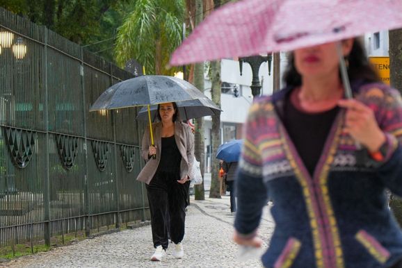 Ap&oacute;s tempestades com raios e granizo no Paran&aacute;, semana segue chuvosa em algumas regi&otilde;es