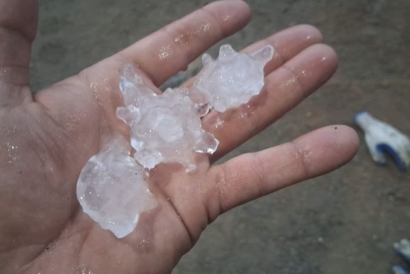 Chuva de granizo atinge as G&ecirc;meas do Igua&ccedil;u; Defesa Civil emite alerta para temporais