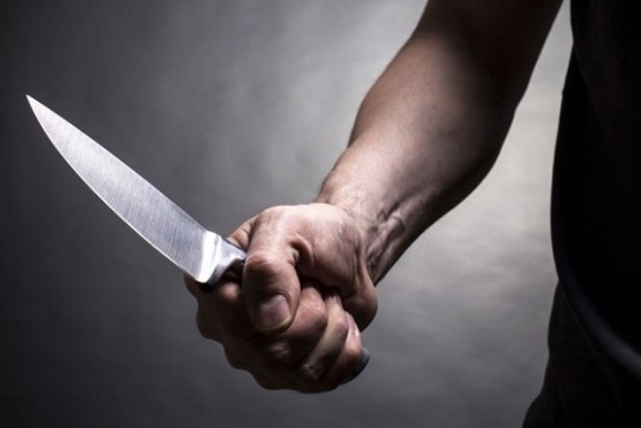 Homem &eacute; preso ap&oacute;s esfaquear outro e &eacute; acusado de viol&ecirc;ncia dom&eacute;stica, em Mallet