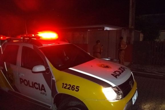 Homem &eacute; preso pela PM por perturba&ccedil;&atilde;o, desacato e resist&ecirc;ncia em Bituruna 