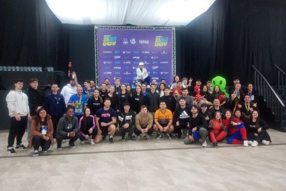 Mais de 400 corredores v&atilde;o &agrave;s ruas na Corrida de 25 anos da UGV