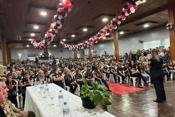 Batalh&atilde;o Escolar realiza formaturas do PROERD em Paulo Frontin e Cruz Machado